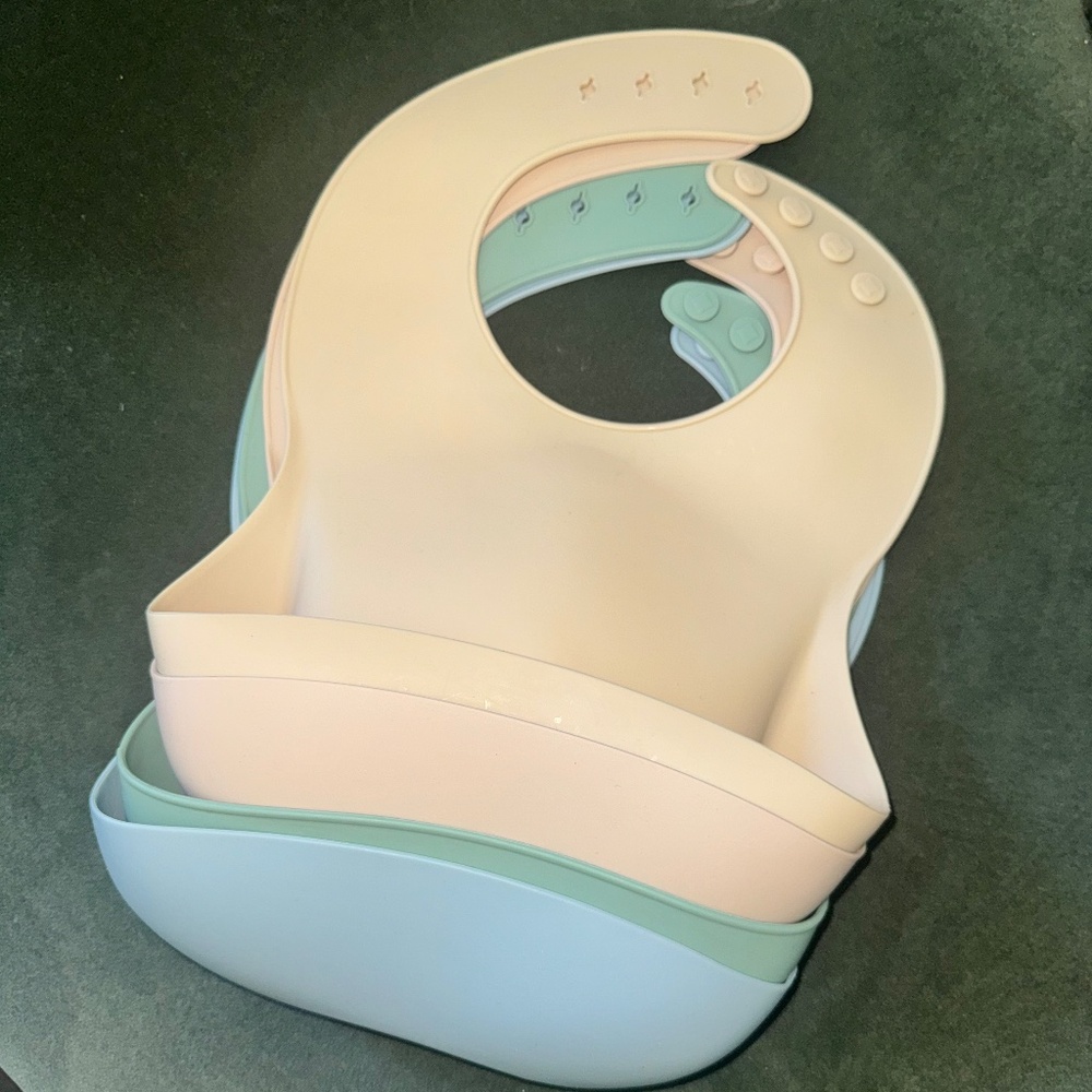 Mushie Silicone Bibs [Set of 4 | Neutral Colors]